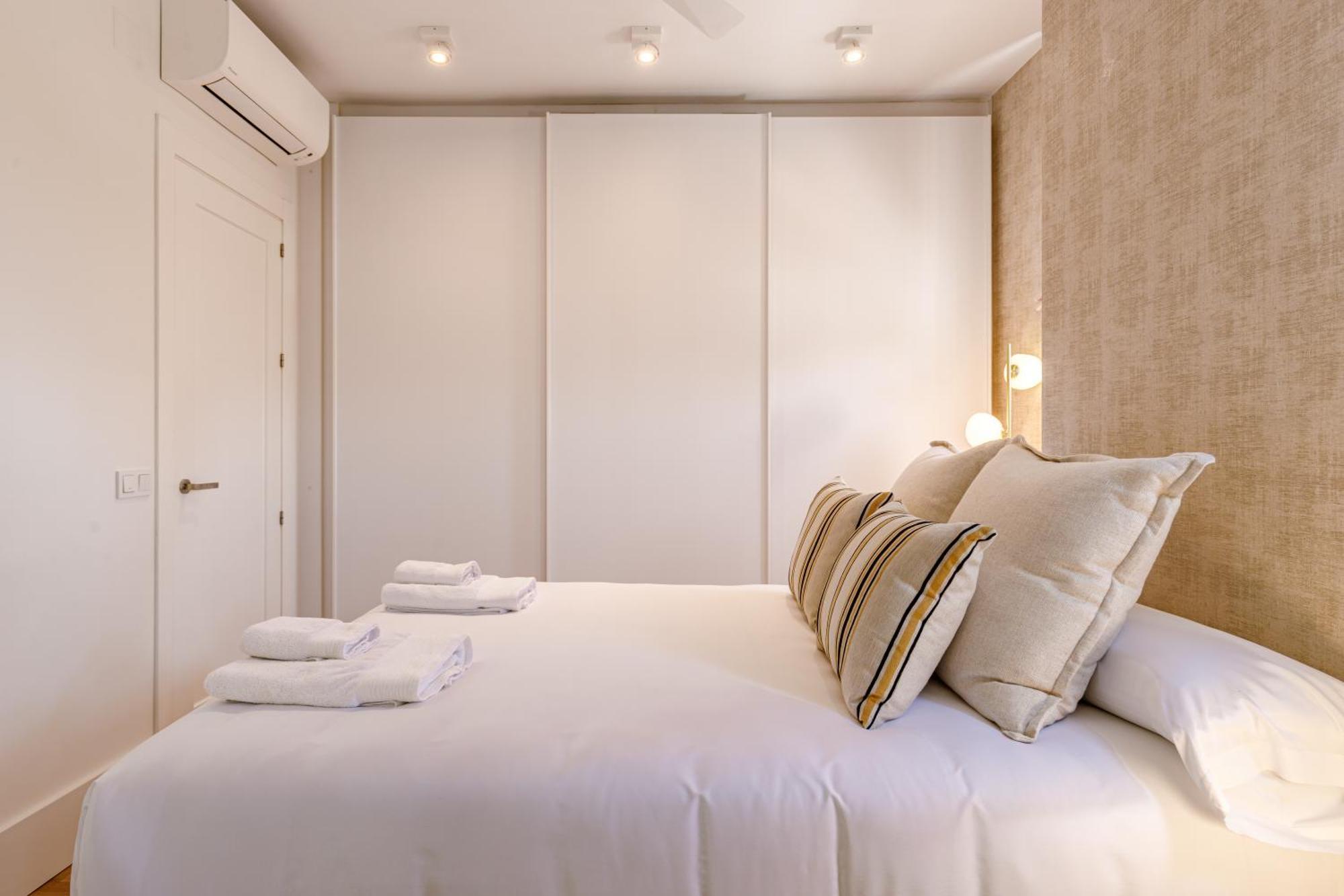 Six Apartments By Caleta Homes Malaga Exterior photo